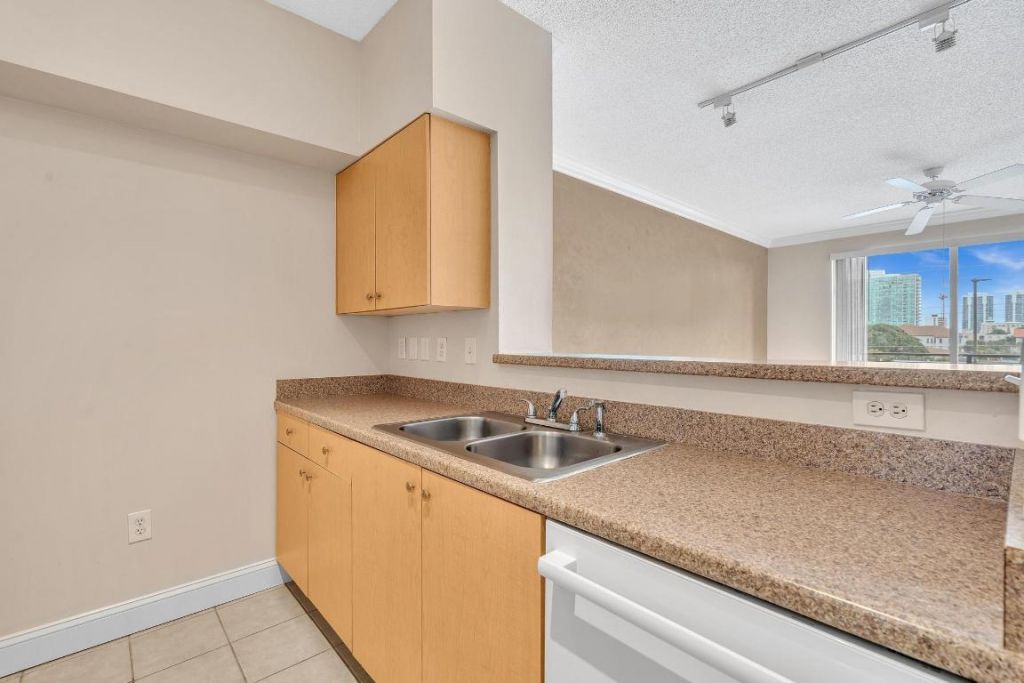 616 Clearwater Park Road, Unit 508, West Palm Beach, FL 33401 Photo