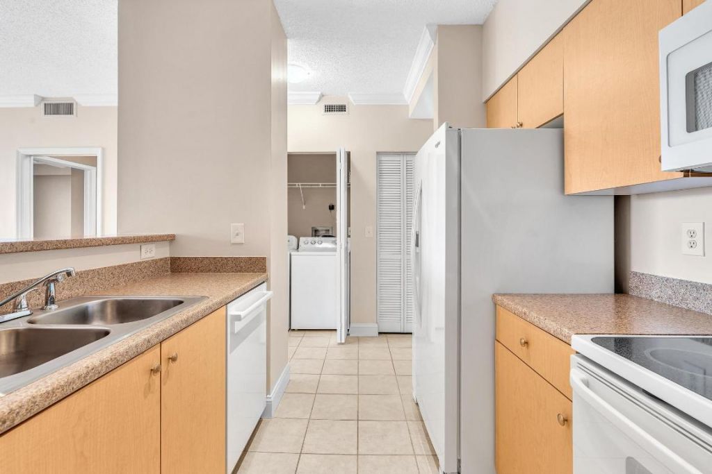 616 Clearwater Park Road, Unit 508, West Palm Beach, FL 33401 Photo