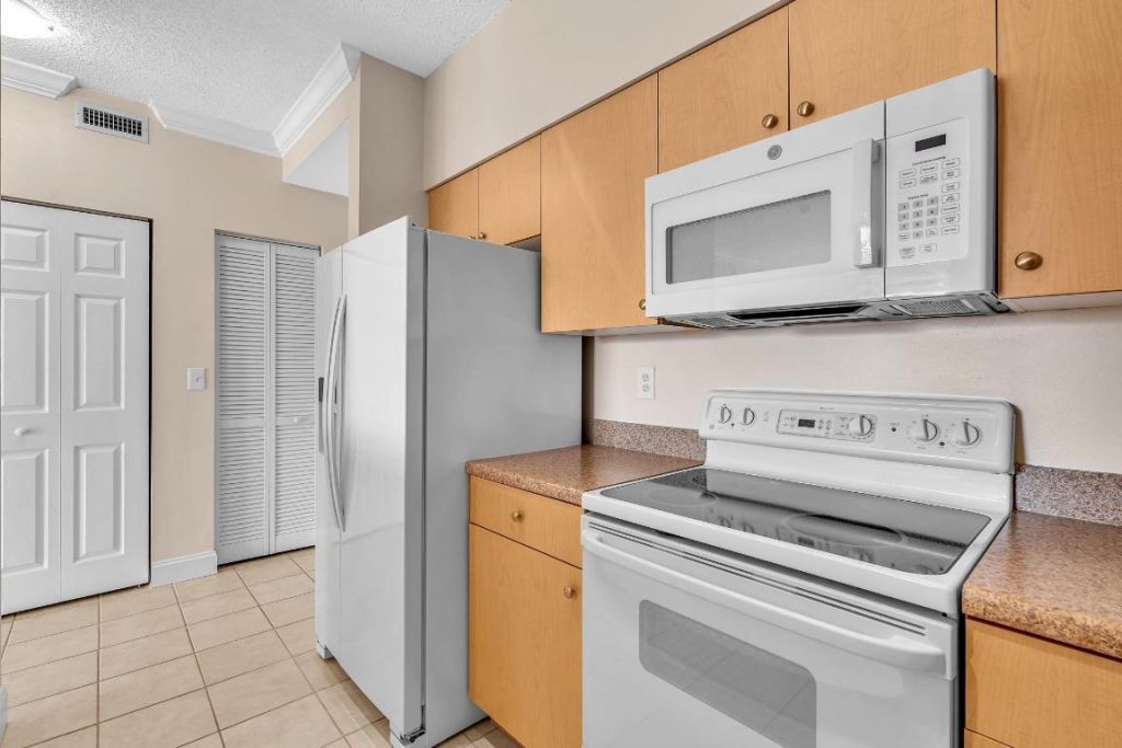 616 Clearwater Park Road, Unit 508, West Palm Beach, FL 33401 Photo