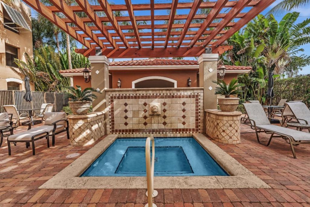 616 Clearwater Park Road, Unit 508, West Palm Beach, FL 33401 Photo