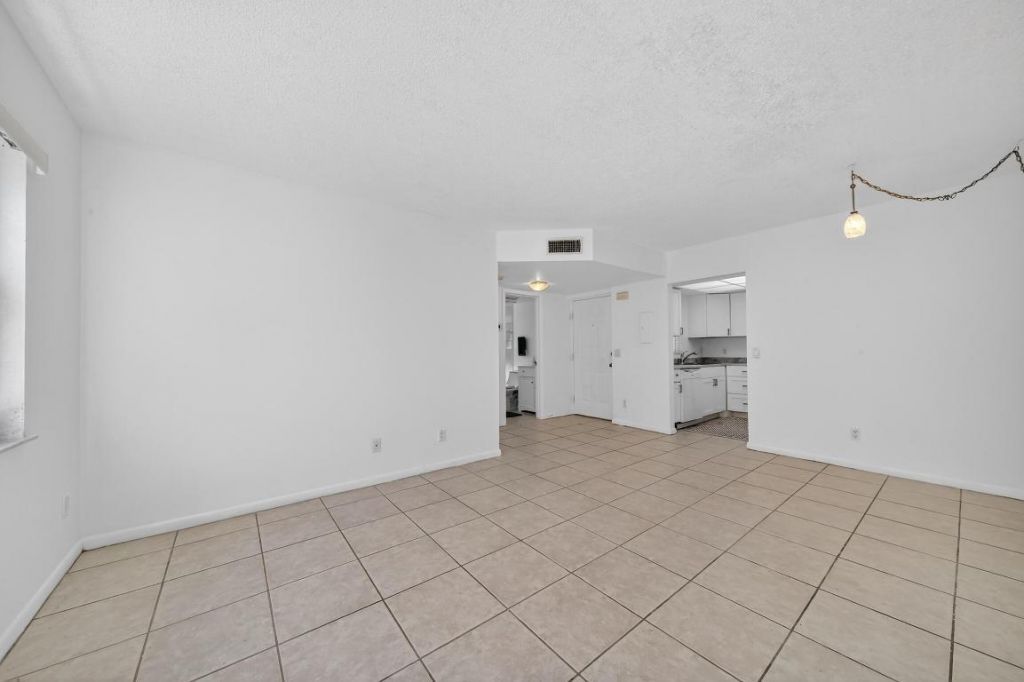 1679 SE Green Acres Circle, Unit Mm 102, Port Saint Lucie, FL 34952 Photo