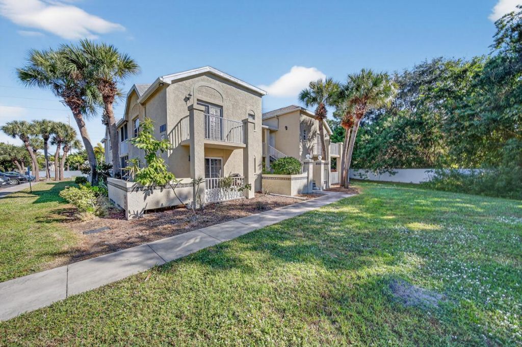 1679 SE Green Acres Circle, Unit Mm 102, Port Saint Lucie, FL 34952 Photo