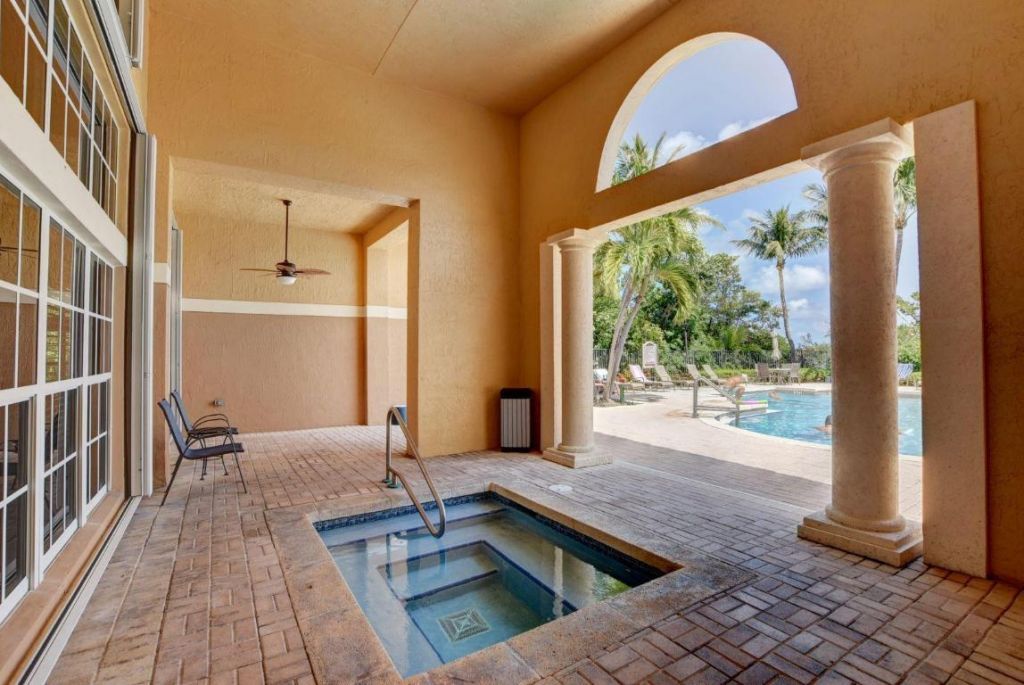 500 Scotia Drive, Unit 305, Hypoluxo, FL 33462 Photo