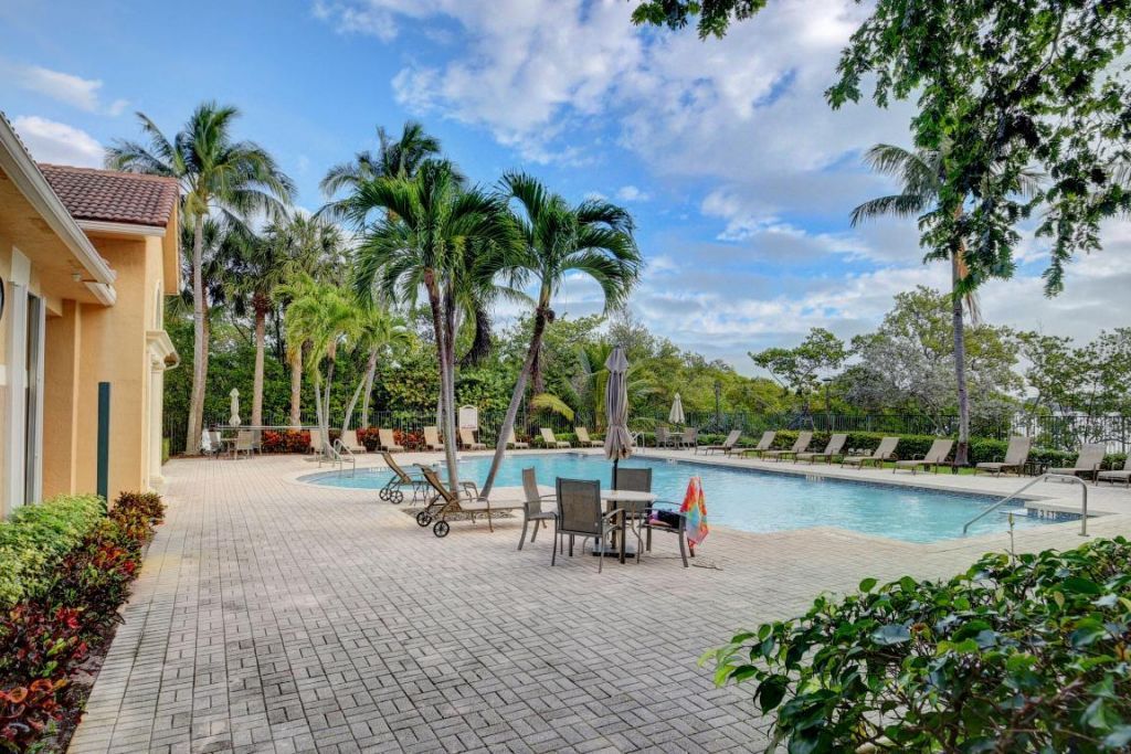 500 Scotia Drive, Unit 305, Hypoluxo, FL 33462 Photo