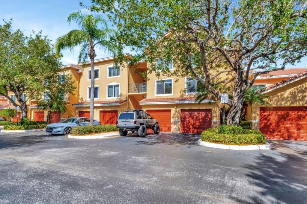 500 Scotia Drive, Unit 305, Hypoluxo, FL 33462 Photo