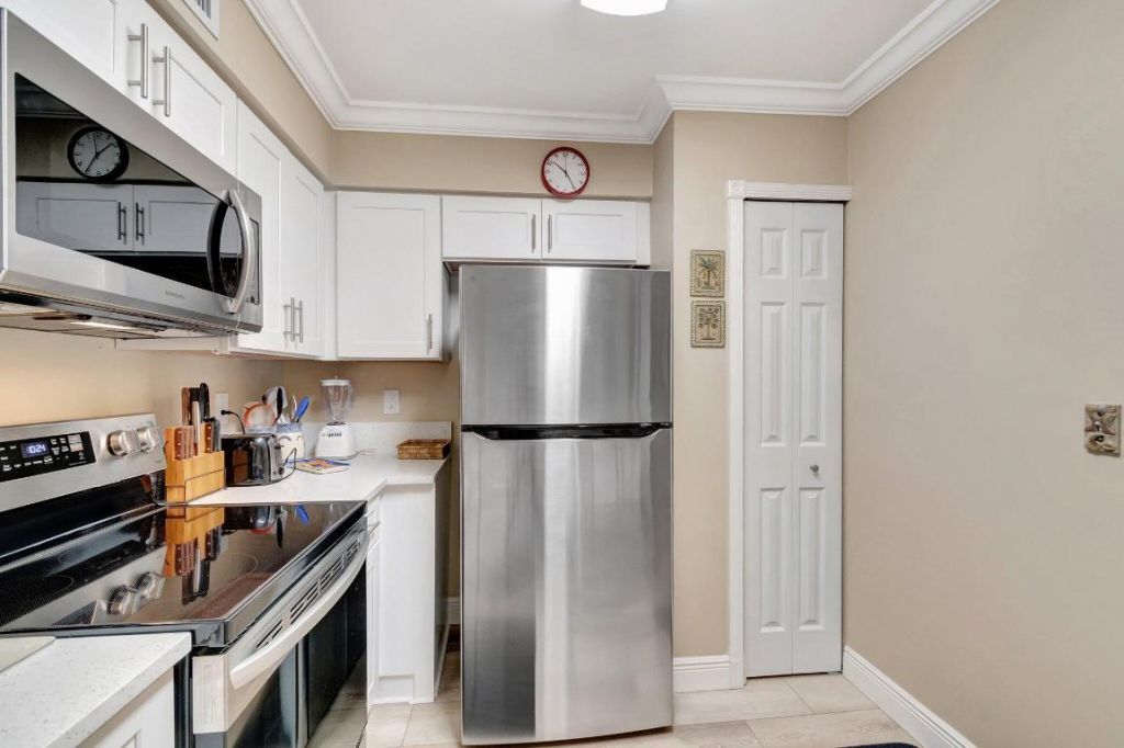 500 Scotia Drive, Unit 305, Hypoluxo, FL 33462 Photo