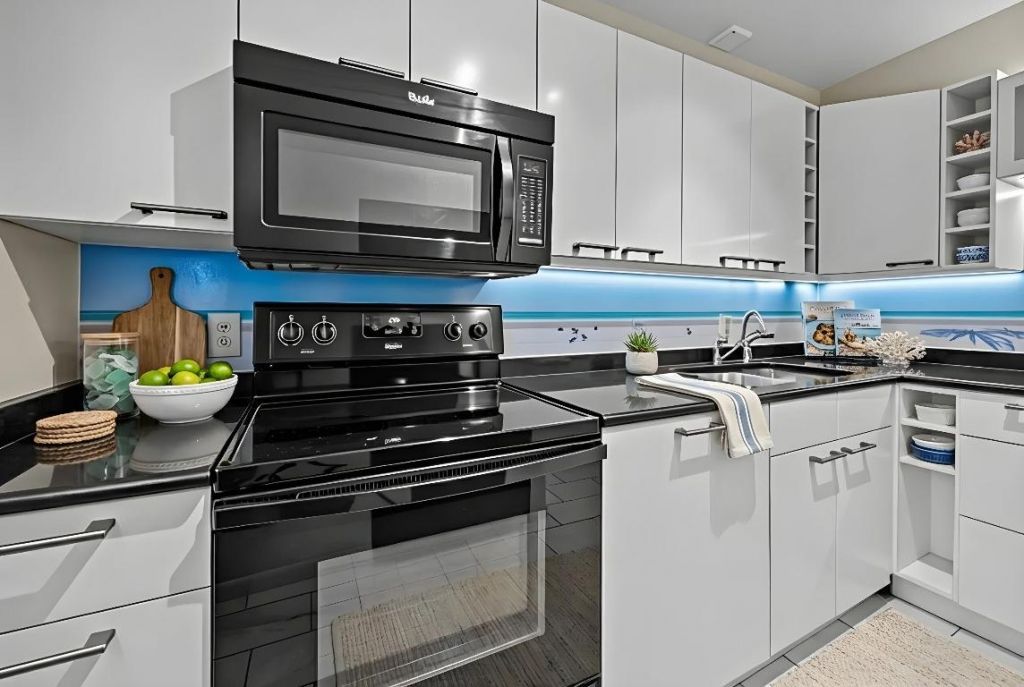 1430 S Lakeside Drive, Unit 16, Lake Worth Beach, FL 33460 Photo