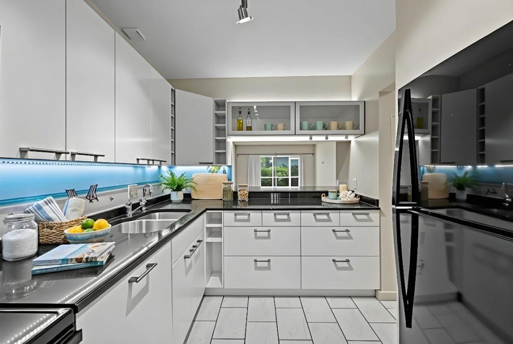 1430 S Lakeside Drive, Unit 16, Lake Worth Beach, FL 33460 Photo