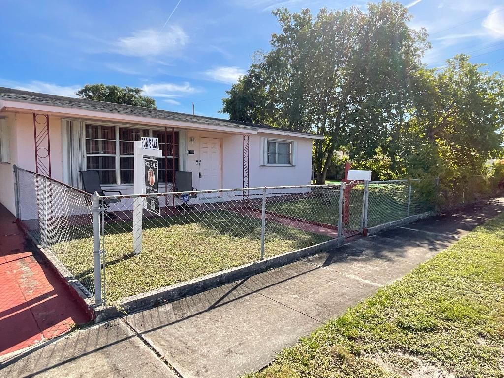 2100 Mercer Avenue, West Palm Beach, FL 33401 Photo