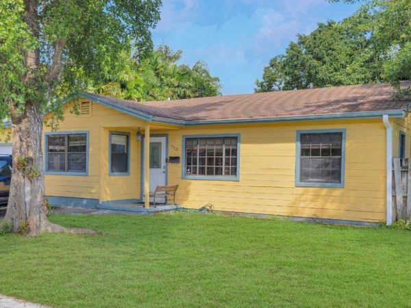 713 NE 35th Street, Oakland Park, FL 33334