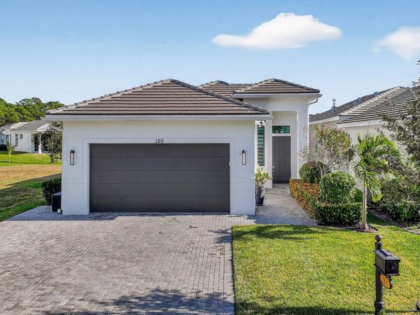180 SE Via Bisento, Port St. Lucie, FL 34952