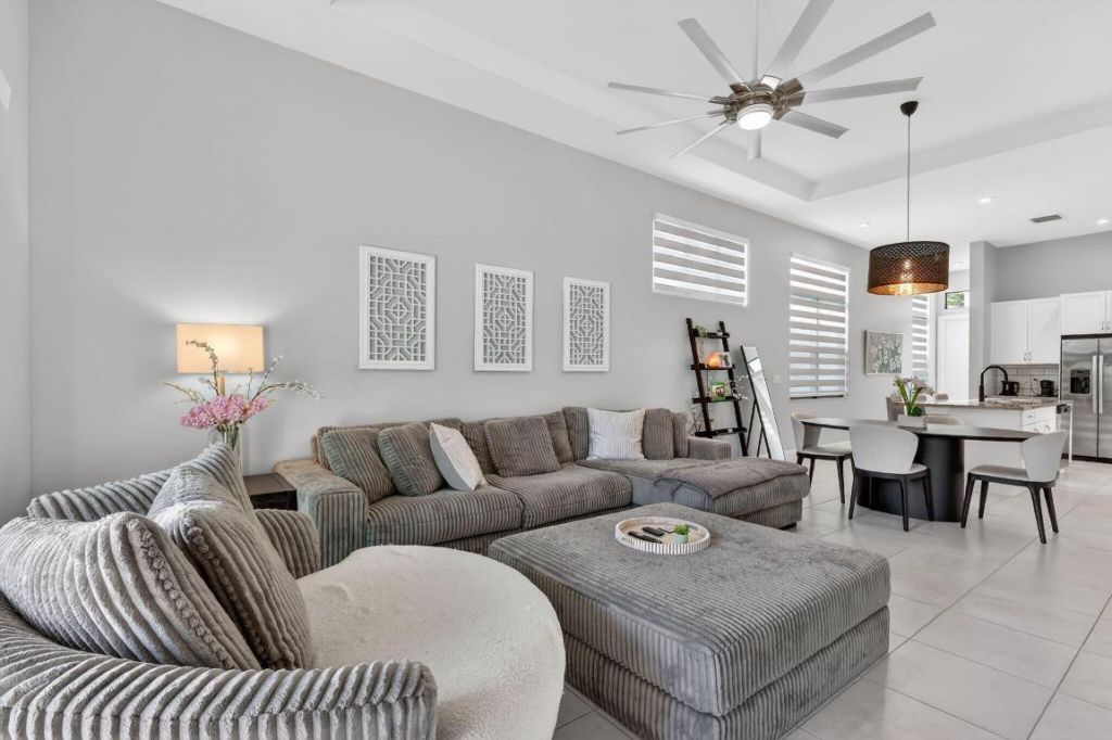 180 SE Via Bisento, Port Saint Lucie, FL 34952 Photo