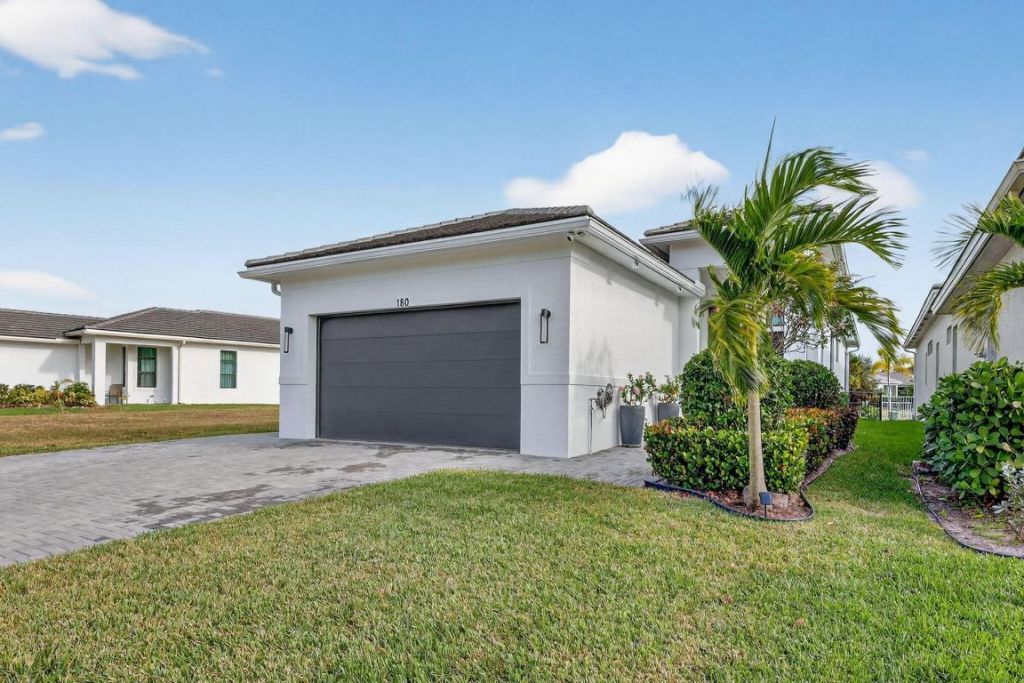 180 SE Via Bisento, Port Saint Lucie, FL 34952 Photo