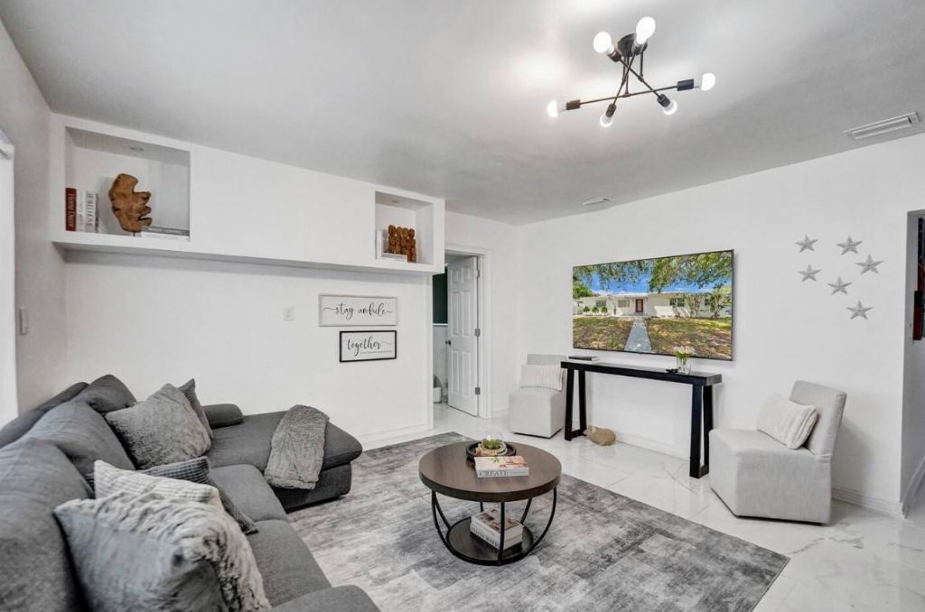 2001 Washington Street, Hollywood, FL 33020 Photo