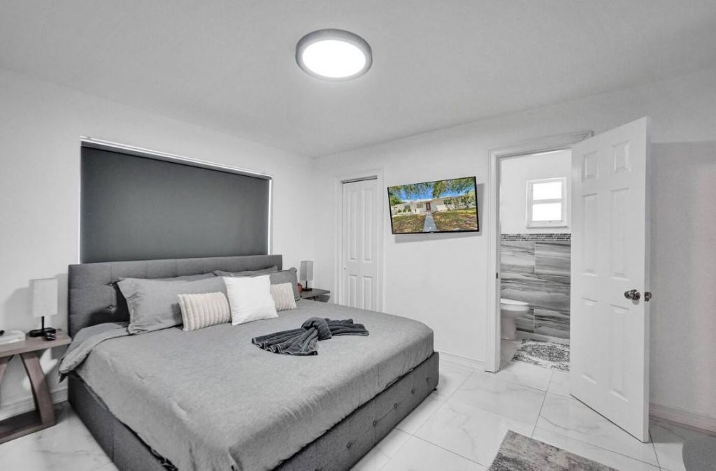 2001 Washington Street, Hollywood, FL 33020 Photo