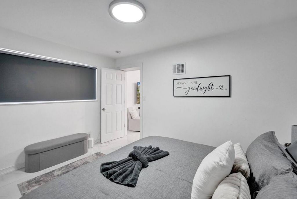 2001 Washington Street, Hollywood, FL 33020 Photo