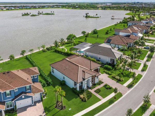 935 Hookline Cir, Loxahatchee, FL 33470