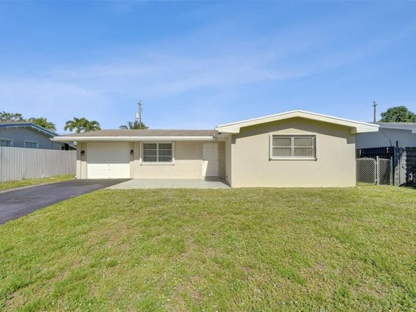 8211 NW 10th Street, Pembroke Pines, FL 33024