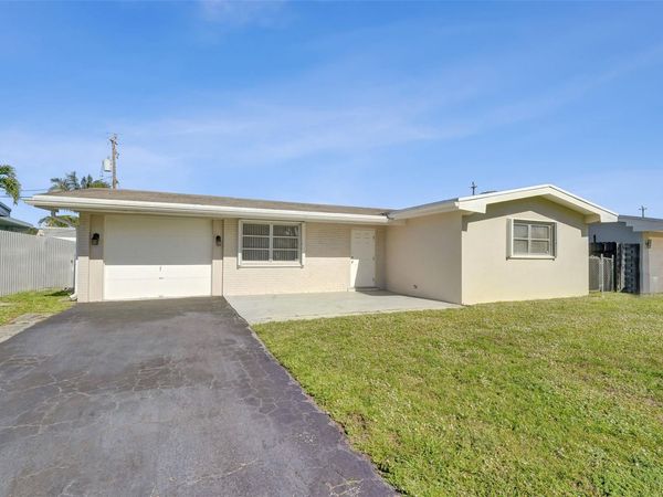 8211 NW 10th Street, Pembroke Pines, FL 33024