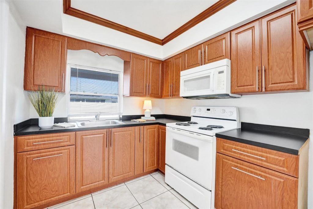 8211 NW 10th Street, Pembroke Pines, FL 33024 Photo