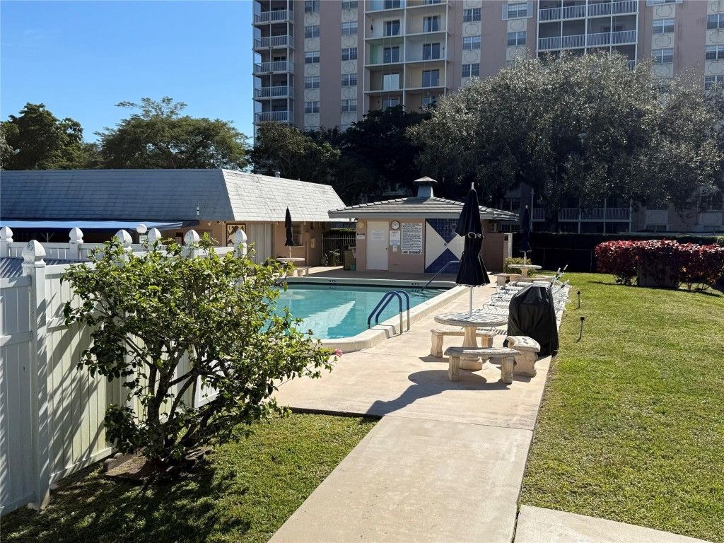 3575 Broken Woods Drive, Unit 601, Coral Springs, FL 33065 Photo