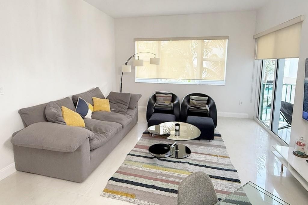 19900 E Country Club Drive, Unit 418, Miami, FL 33180 Photo