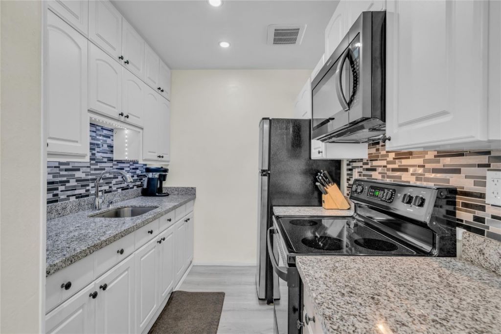 1050 SW 11th Street, Unit 1L, Hallandale Beach, FL 33009 Photo