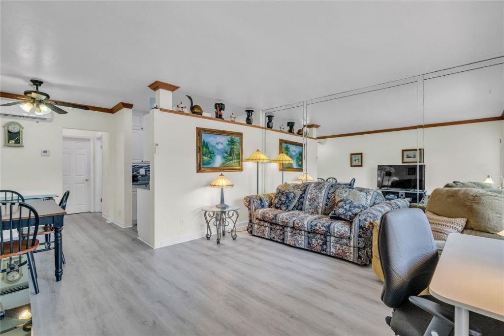 1050 SW 11th Street, Unit 1L, Hallandale Beach, FL 33009 Photo