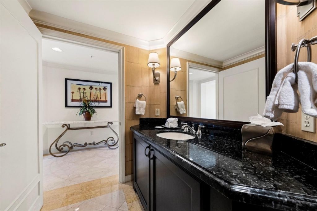 601 N Ft Lauderdale Bch Boulevard, Unit 1008, Fort Lauderdale, FL 33304 Photo