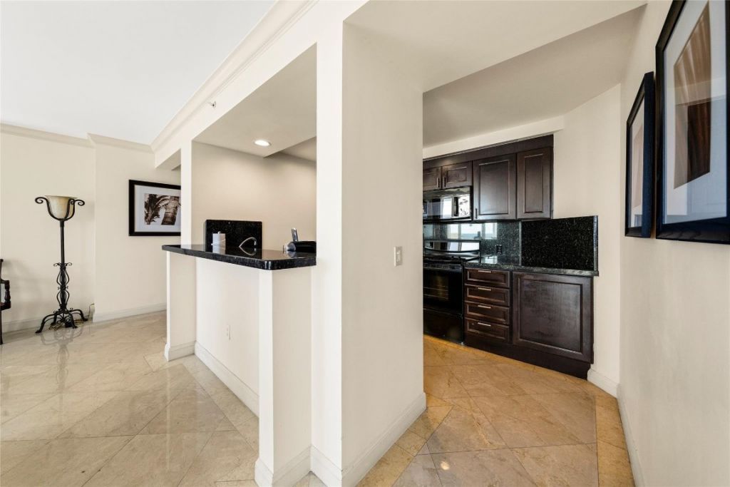 601 N Ft Lauderdale Bch Boulevard, Unit 1008, Fort Lauderdale, FL 33304 Photo