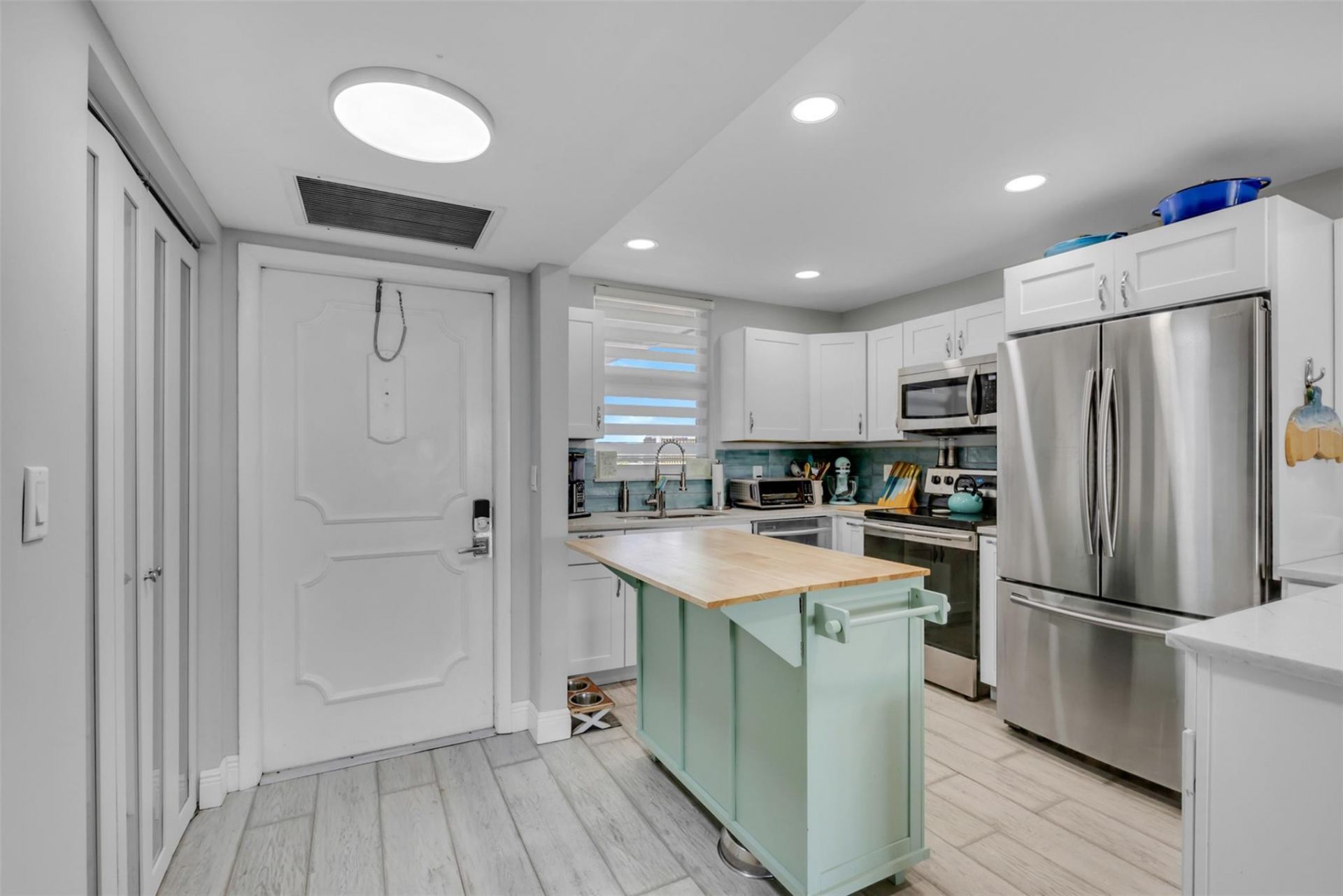 3100 NE 49th Street, Unit 503, Fort Lauderdale, FL 33308 Photo