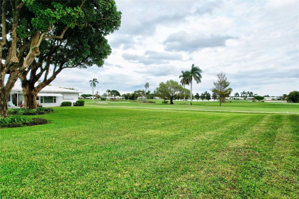 300 SW Golfview Ter, Unit 150, Boynton Beach, FL 33426 Photo