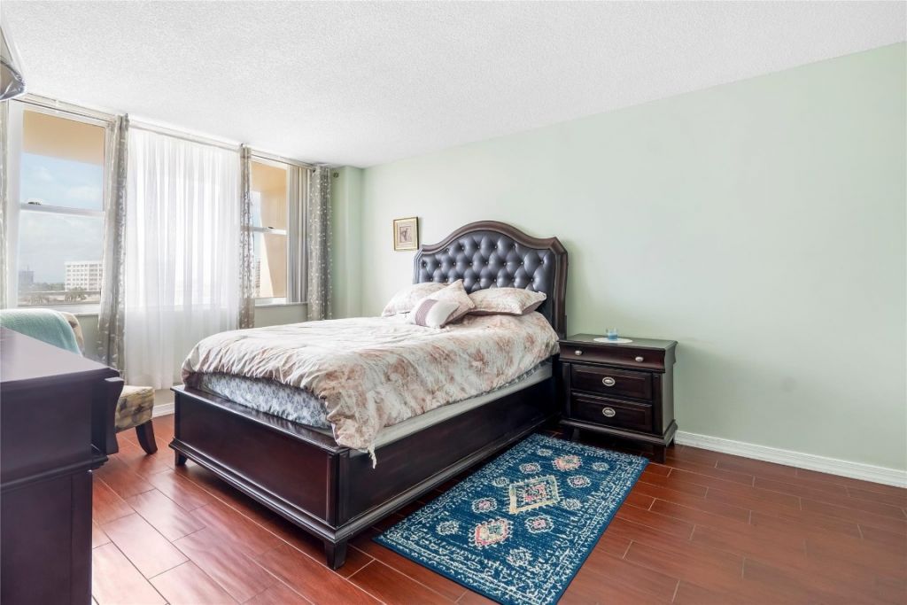 3180 S Ocean Drive, Unit 517, Hallandale Beach, FL 33009 Photo