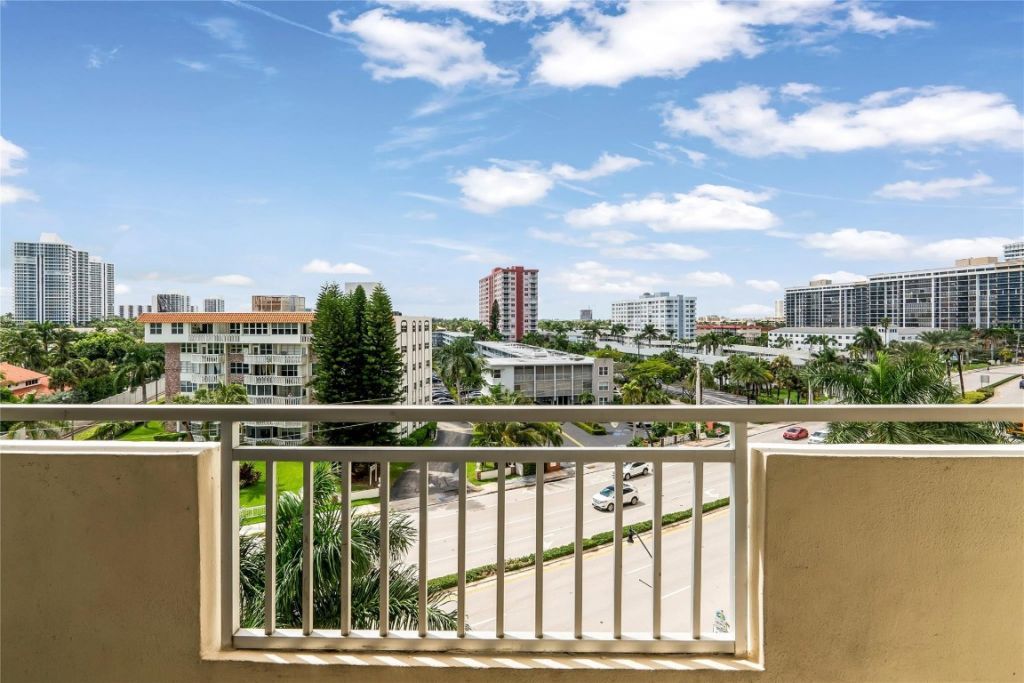 3180 S Ocean Drive, Unit 517, Hallandale Beach, FL 33009 Photo