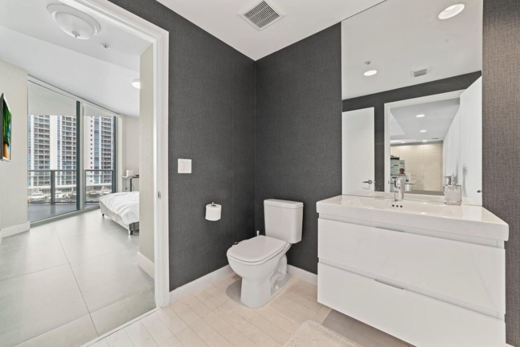 17111 Biscayne Boulevard, Unit 503, Aventura, FL 33160 Photo