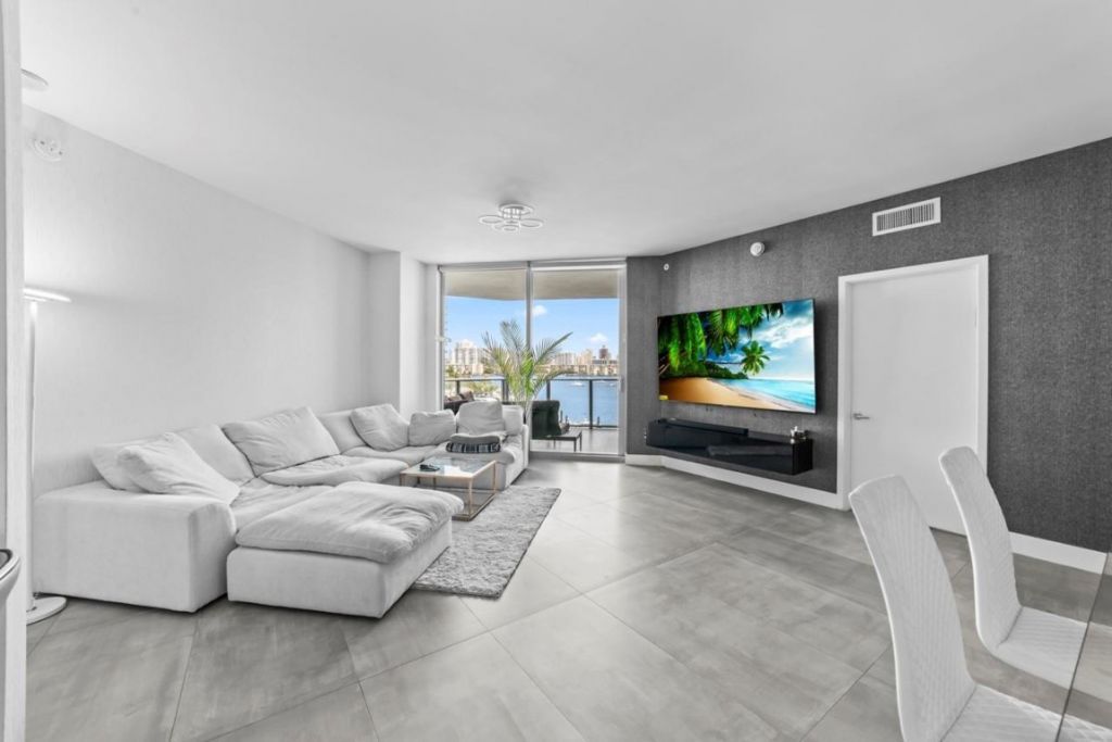 17111 Biscayne Boulevard, Unit 503, Aventura, FL 33160 Photo