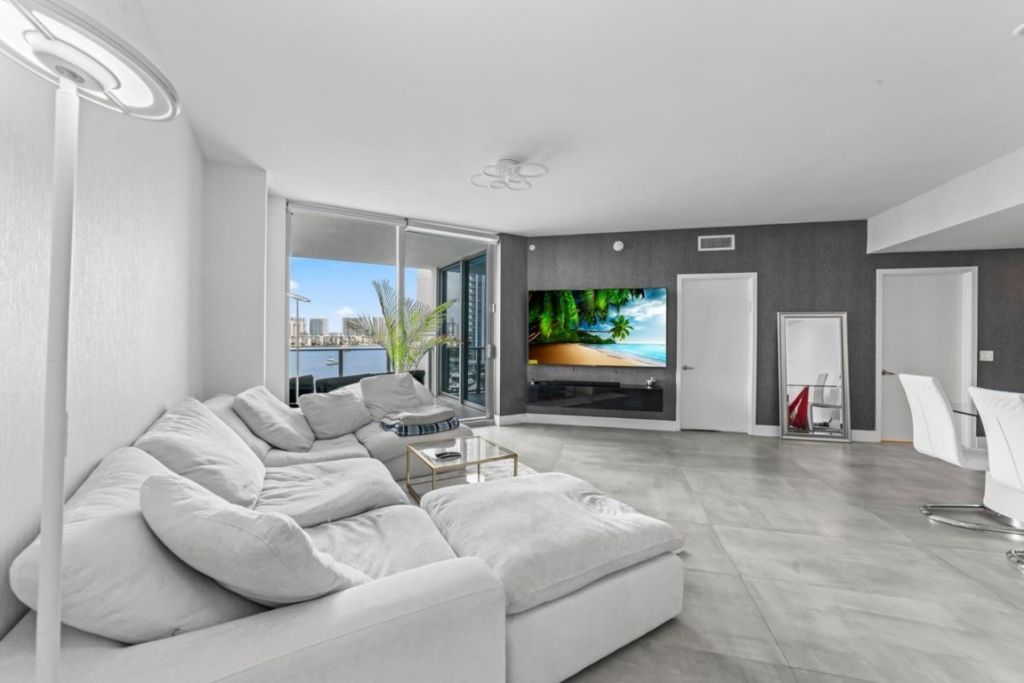 17111 Biscayne Boulevard, Unit 503, Aventura, FL 33160 Photo