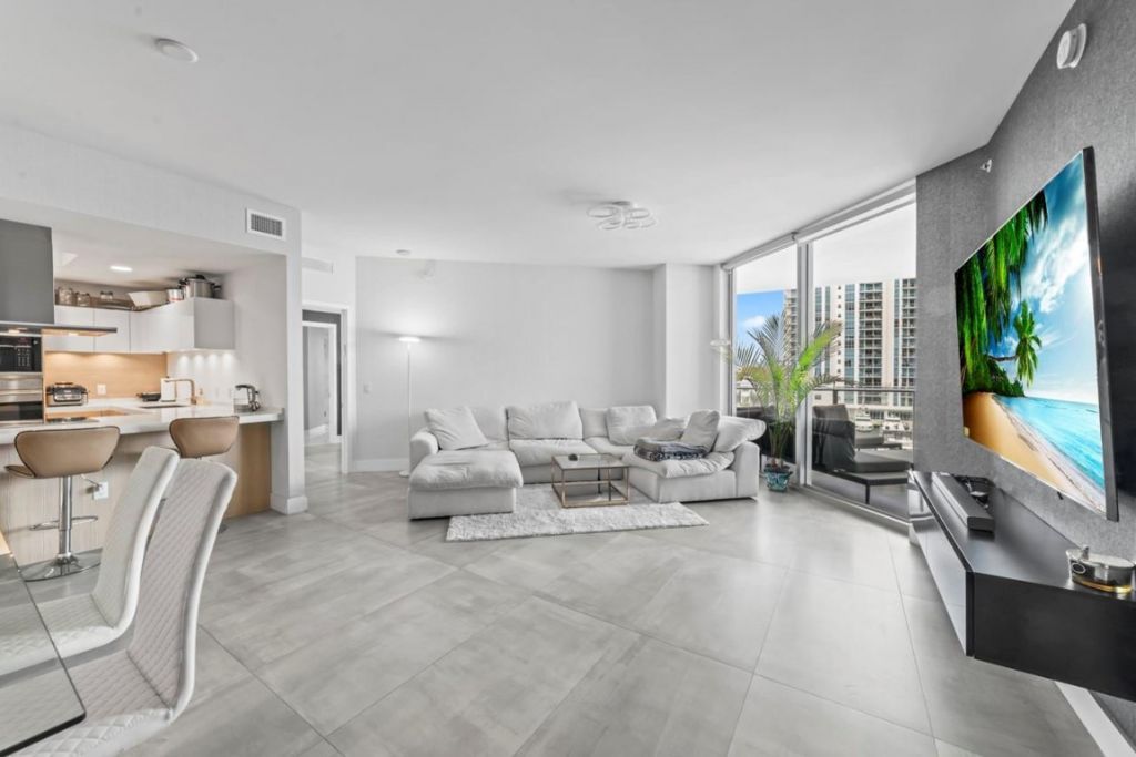 17111 Biscayne Boulevard, Unit 503, Aventura, FL 33160 Photo