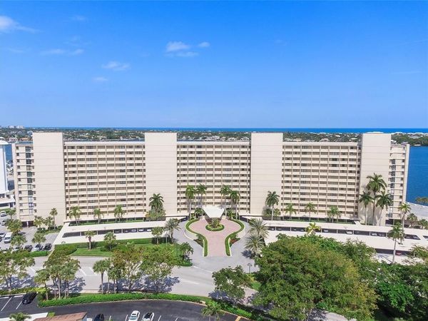 136 Lakeshore Dr, Unit T10, North Palm Beach, FL 33408