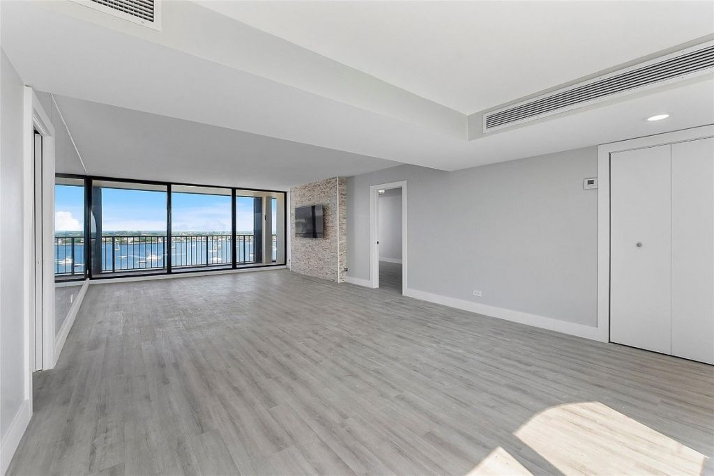 136 Lakeshore Dr, Unit T10, North Palm Beach, FL 33408 Photo