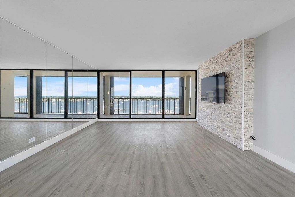 136 Lakeshore Dr, Unit T10, North Palm Beach, FL 33408 Photo