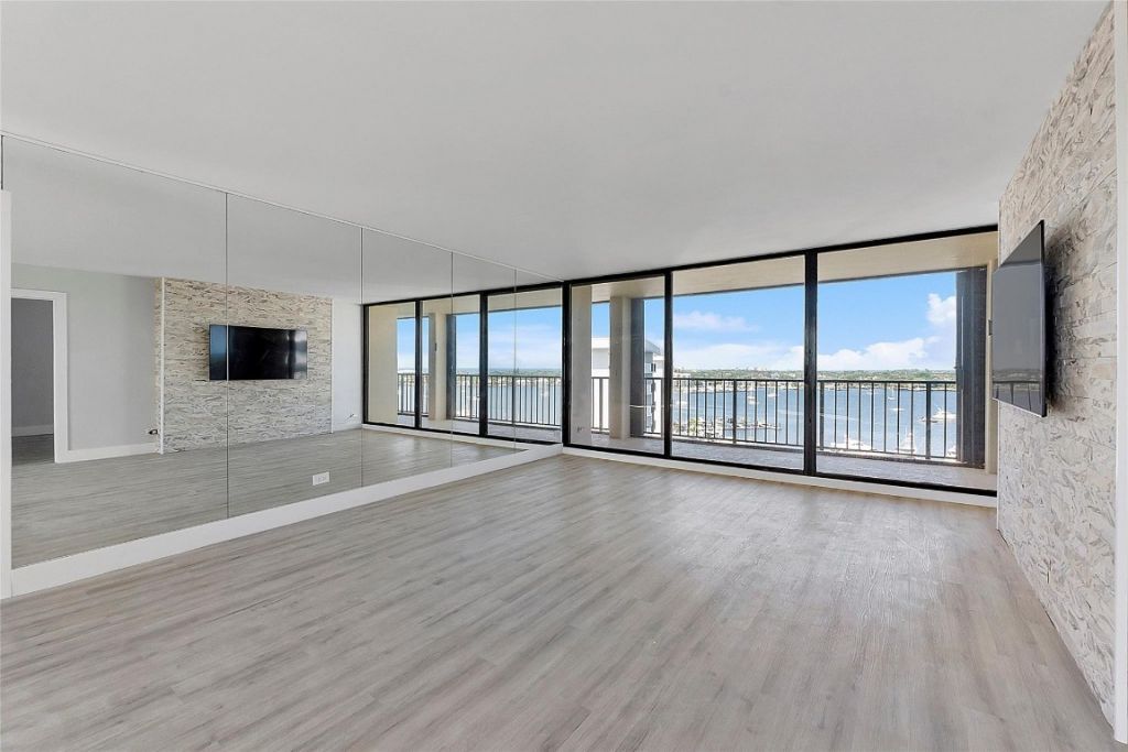 136 Lakeshore Dr, Unit T10, North Palm Beach, FL 33408 Photo