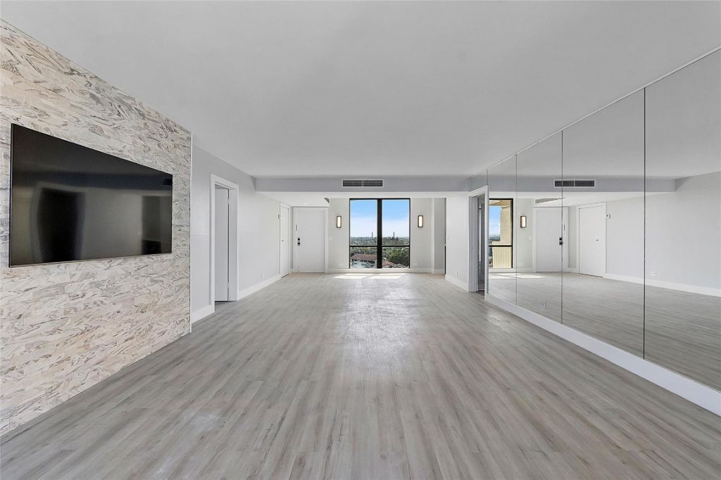 136 Lakeshore Dr, Unit T10, North Palm Beach, FL 33408 Photo