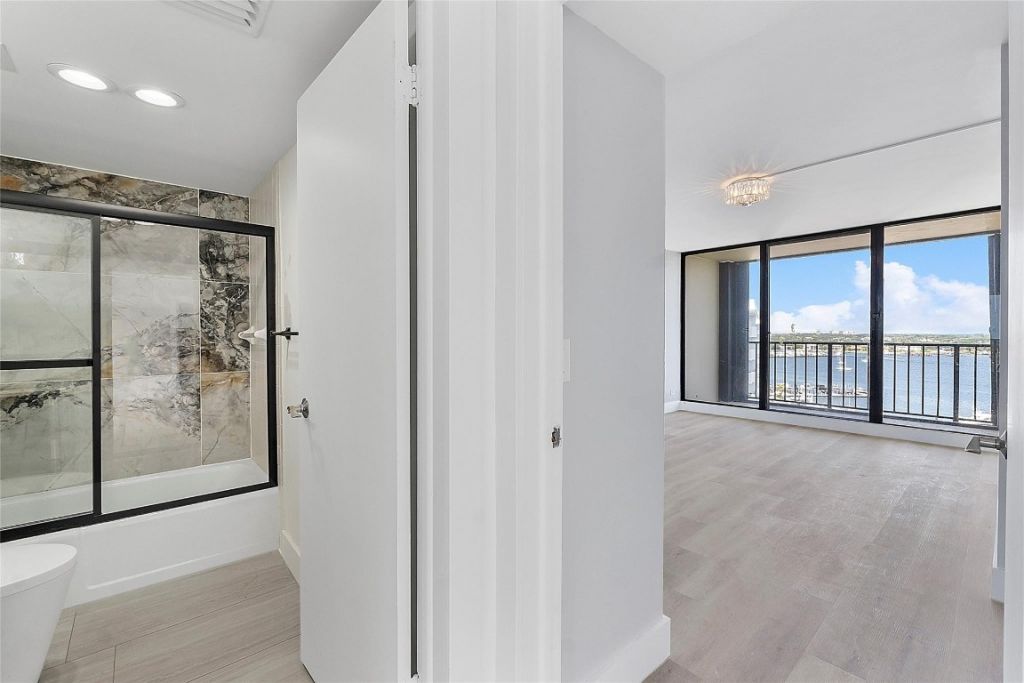 136 Lakeshore Dr, Unit T10, North Palm Beach, FL 33408 Photo