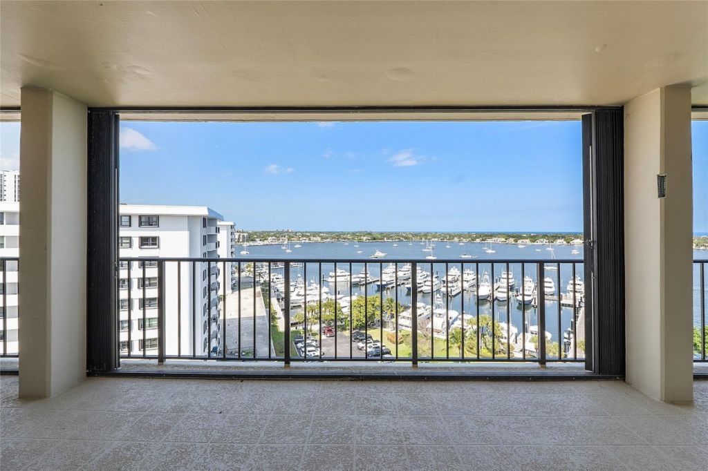 136 Lakeshore Dr, Unit T10, North Palm Beach, FL 33408 Photo