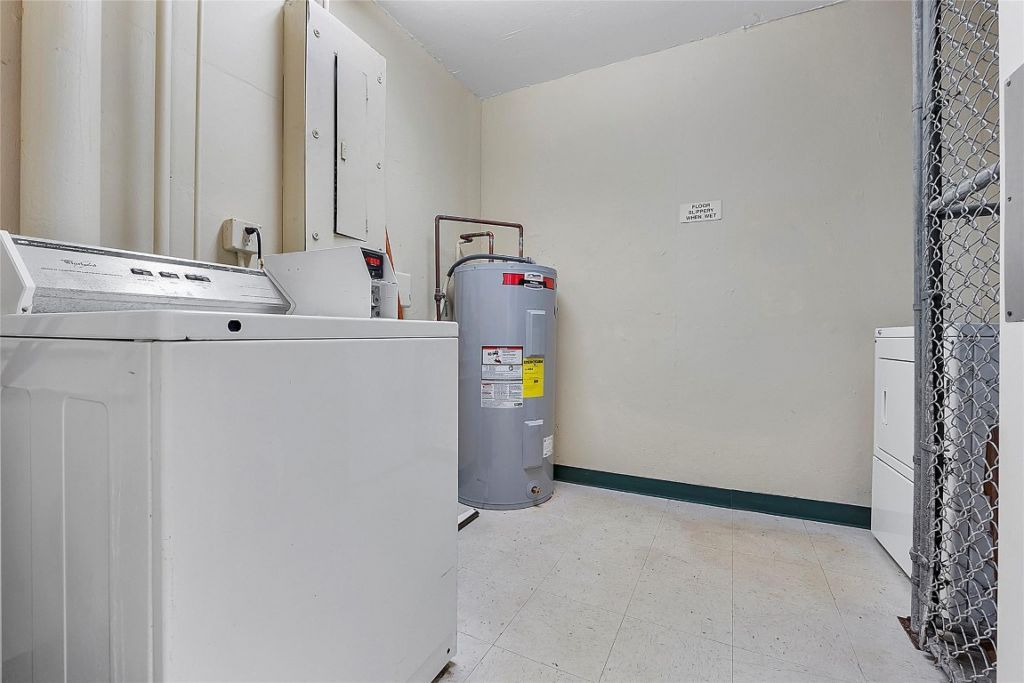 136 Lakeshore Dr, Unit T10, North Palm Beach, FL 33408 Photo