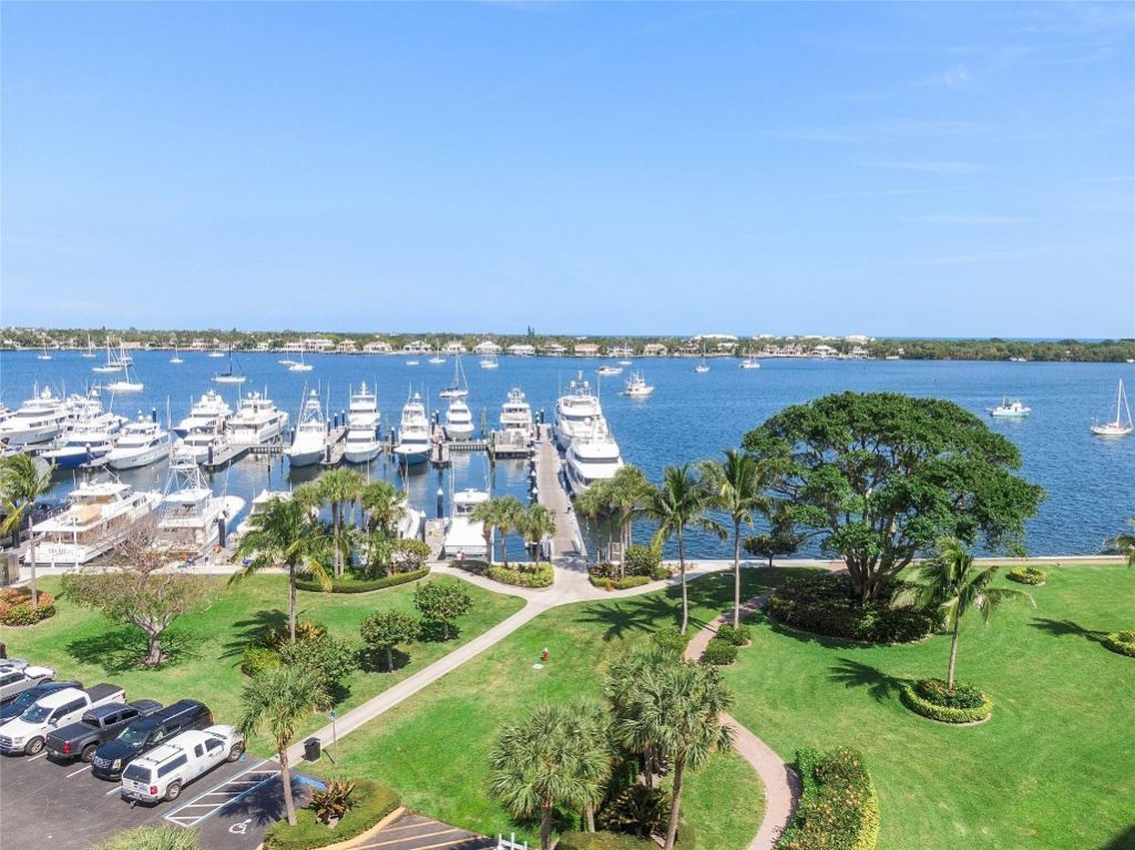 136 Lakeshore Dr, Unit T10, North Palm Beach, FL 33408 Photo