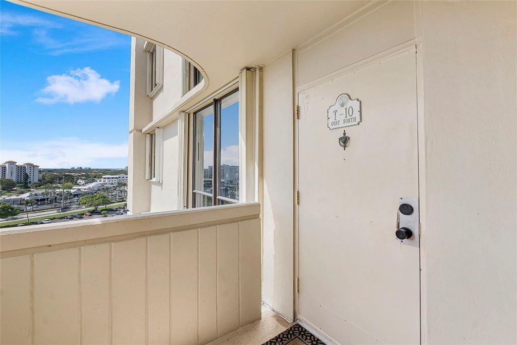 136 Lakeshore Dr, Unit T10, North Palm Beach, FL 33408 Photo