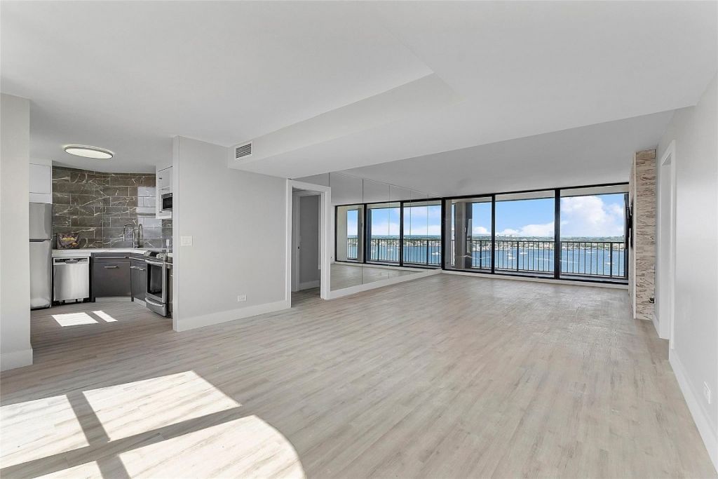 136 Lakeshore Dr, Unit T10, North Palm Beach, FL 33408 Photo