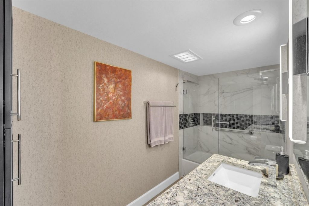 4015 W Palm Aire Drive, Unit 703, Pompano Beach, FL 33069 Photo